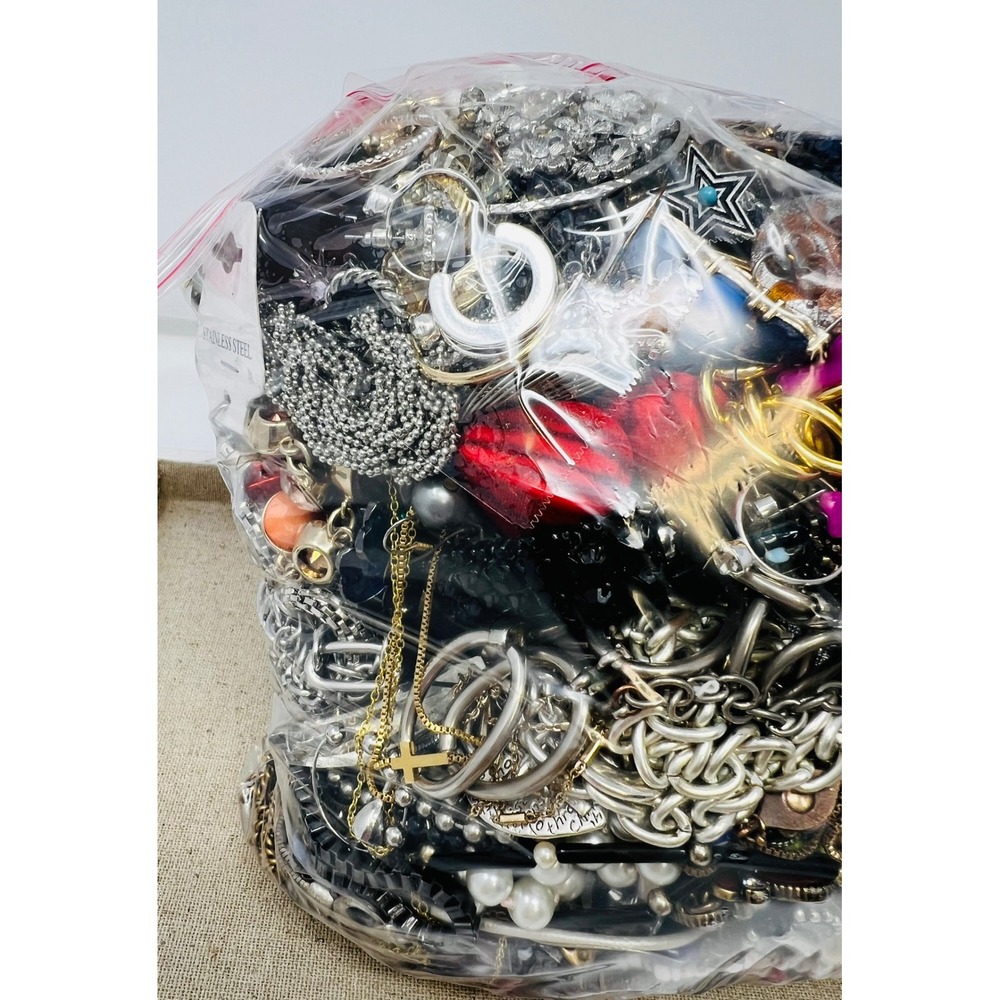 Vintage & Modern Gold & Silver Tone Mixed Metal Scrap/Wear Jewelry lot 9lbs - Picture 10 of 16